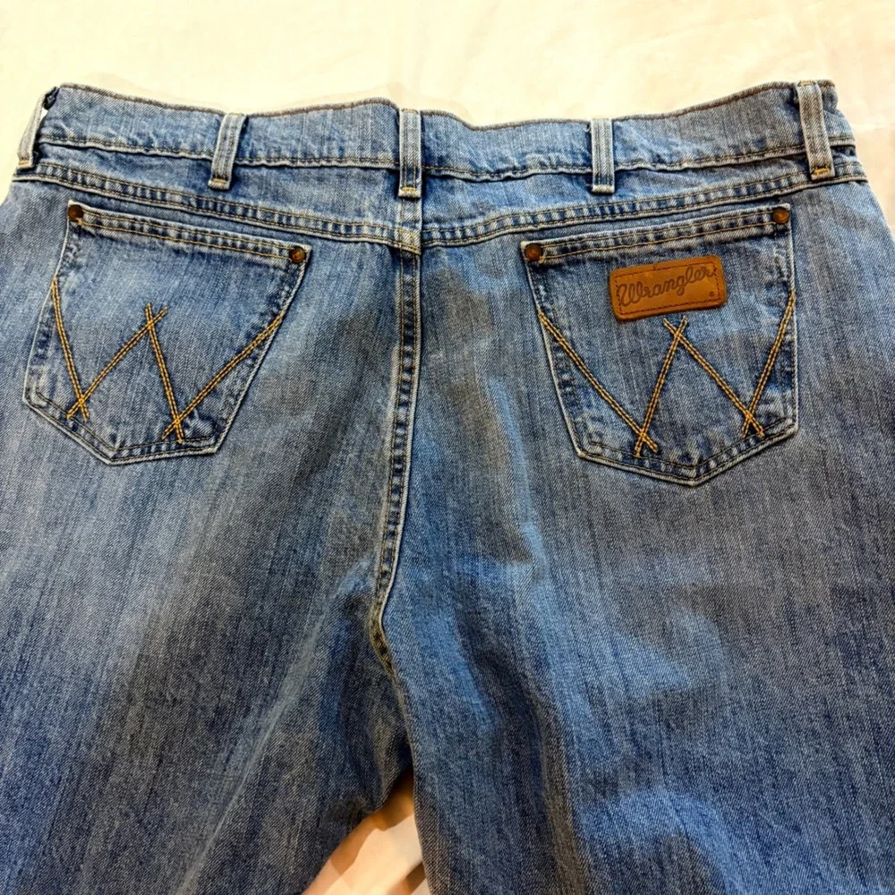 Wrangler Retro Relaxed‎ Bootcut Jeans Mens 40x32 Medium Wash Blue 10WRT20CR